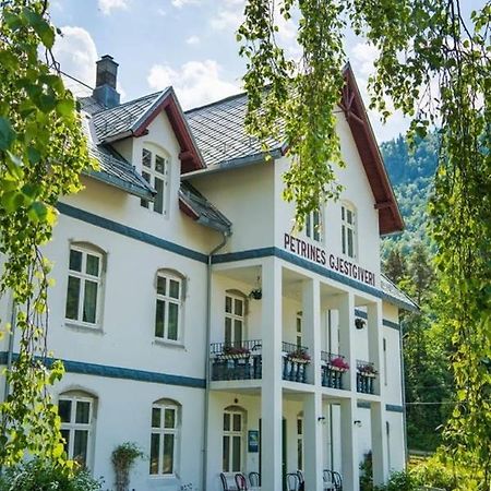 Petrines Gjestgiveri Norddal ภายนอก รูปภาพ