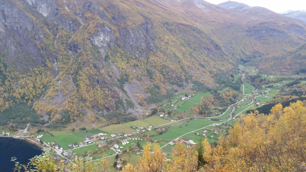 Petrines Gjestgiveri Norddal ภายนอก รูปภาพ